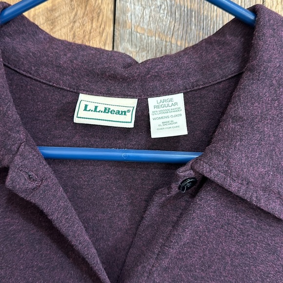 Women’s LL Bean long sleeve button down collared fitted shirt - Picture 2 of 4
